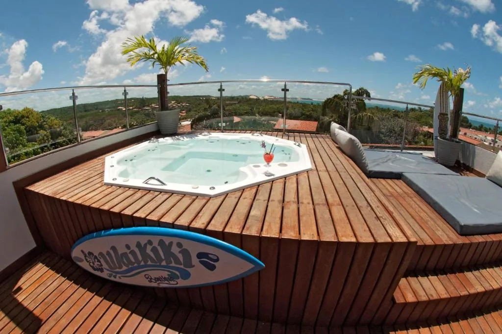 Terraço e hidromassagem da Waikiki Boutique